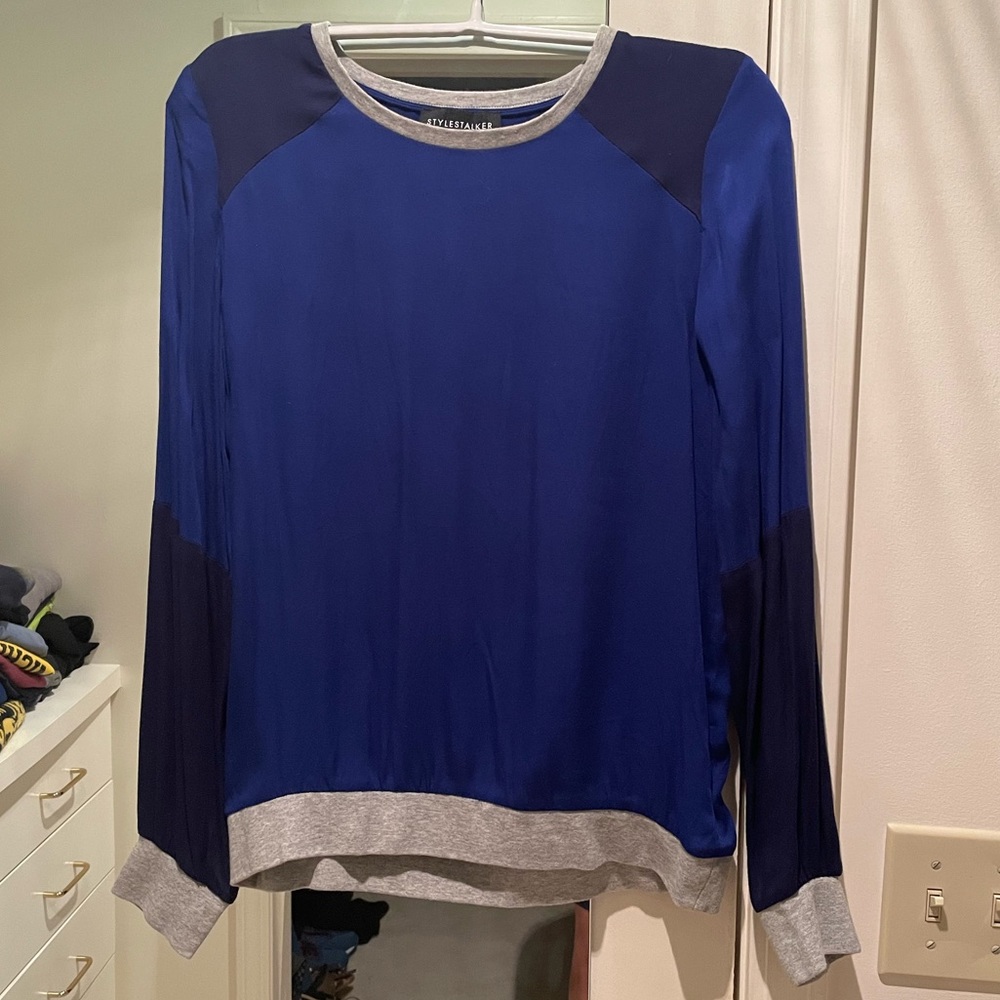 Like New Stylestalker long sleeve blouse in navy blue with grey accents